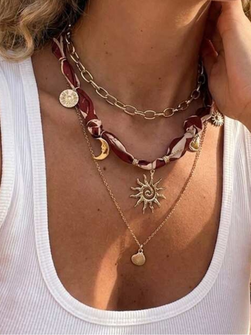New! Coastal Sun Shell  Charm Necklace NWOT (5009)